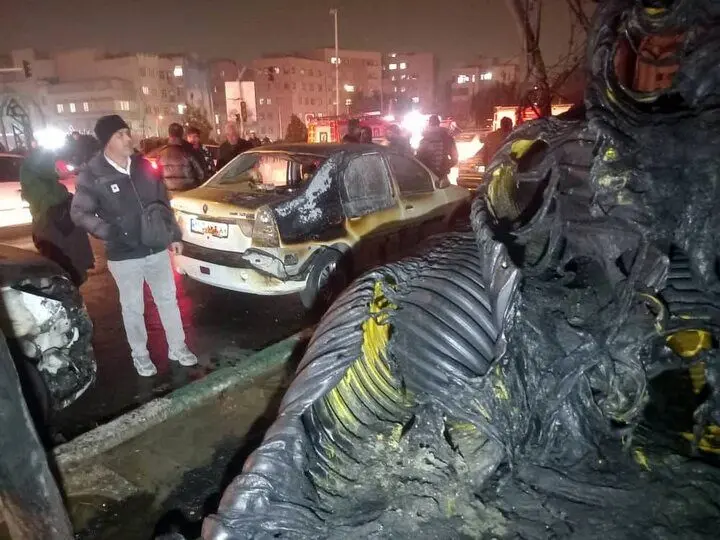 آتش‌سوزی در بزرگراه یادگار؛ خسارت به چند خودرو و منازل ویلایی