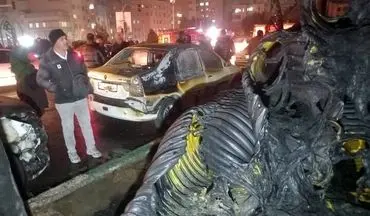 
آتش‌سوزی در بزرگراه یادگار؛ خسارت به چند خودرو و منازل ویلایی
