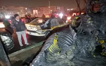 
آتش‌سوزی در بزرگراه یادگار؛ خسارت به چند خودرو و منازل ویلایی
