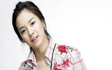 سونگ جی هیو، بانوی افسانه‌ای جومونگ، در دنیای واقعی