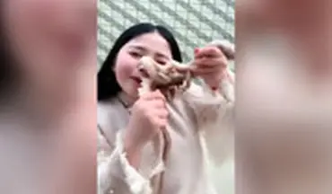 عاقبت دختر جوانی که می‌خواست یک اختاپوس را زنده بخورد!