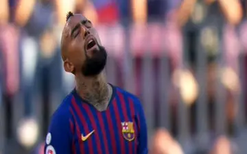 واکنش منفی ویدال به تعویض برابر بیلبائو + عکس