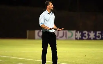 دفاع تمام قدِ سرمربی آبی ها از مهاجم خود