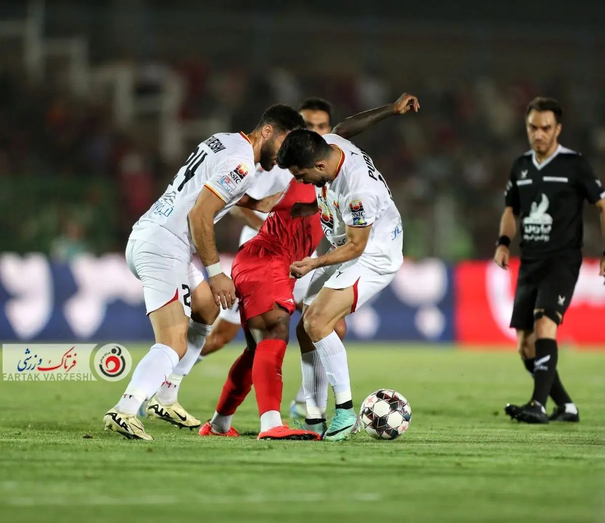 صفیری: قضاوت دیدار پرسپولیس و فولاد یکی از بهترین‌های هفته سوم بود