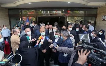 وزیر راه: قیمت بلیط هواپیما باید ۱۵ درصد کاهش یابد