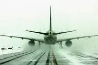 فرود هواپیما در کولاک برف اردبیل، صحنه‌ای تماشایی و نفس‌گیر | فیلم