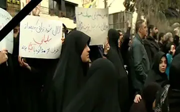 تجمع مردم تهران در مقابل دفتر سازمان ملل متحد در محکومیت ترور سردار سلیمانی+ فیلم