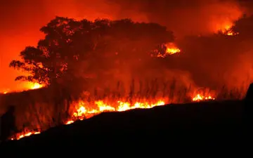 "دشتک دیل" و "گناوه لری" گچساران در حال سوختن / نیاز فوری به نیرو و بالگرد