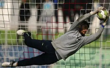 فاش شد !علت اصلی دلخوری آقای ستاره از استقلالی ها/ قول عجیبی که به این گلر دادند !