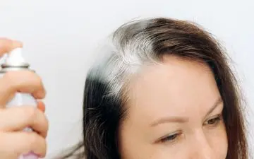 عوارض پنهان شامپو خشک که فکرش را هم نمیکنید