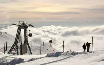 نجات جان مرد 45 ساله از زیر بهمن توچال 