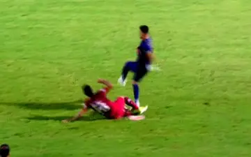 اخراج حسینی پس از دریافت کارت زرد دوم + ویدئو