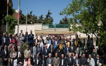 ۴۰ هنرمندی که کیک تولدشان را بریدند