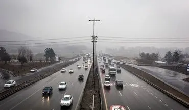 بارش باران در محورهای ۳ استان/ ترافیک در آزادراه تهران-کرج