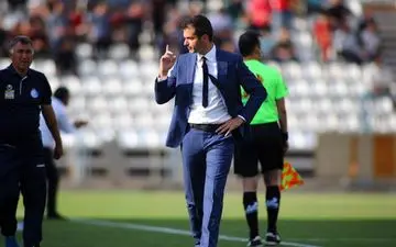 
حمله عجیب به سرمربی استقلال بعد از یک باخت!
