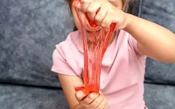 قلق پاک کردن اسلایم خشک شده از لباس؛ سریع و راحت