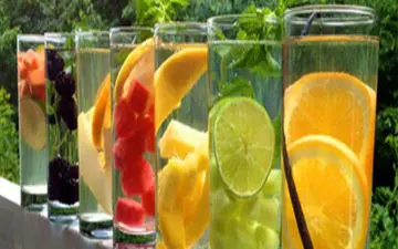 تاحالا آب طعم دار خانگی درست کردی؟ بیا بهت یاد بدم چه معرکه ایه!