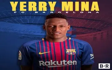 خرید زمستانی  آبی اناری پوشان در بارسلونا