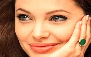 لبهاتو مثل آنجلینا جولی آرایش کن!