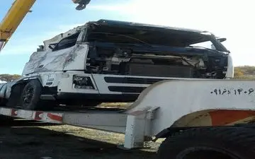 تصادف تانکر نفت کش در محور جاده اسلام آباد - کرمانشاه به روایت تصویر