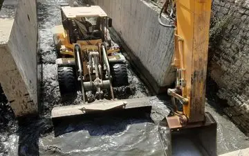  رودخانه چمبشیر و آبشوران کرمانشاه لایروبی شد
