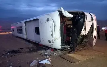 واژگونی اتوبوس با ۳۸ مسافر در محور سمیرم به شهرضا