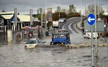 سیل ساکنان لندن را شگفت‌زده کرد + فیلم