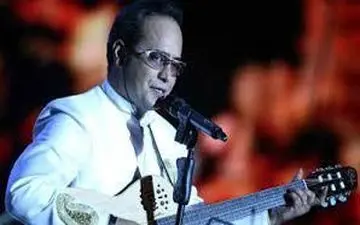  ادامه فعالیت خواننده مشهور پس از انجام عمل قلب