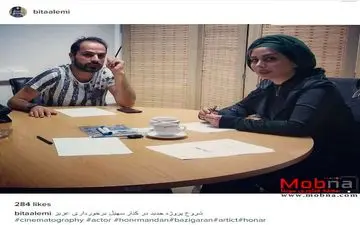 ظاهر متفاوت بیتا عالمی و همکارانش دور یک میز (عکس)