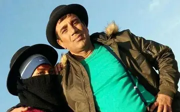 تیپ نصرالله رادش در کنار همسر ناشناسش