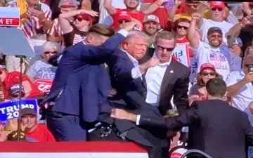 سوقصد به جان ترامپ در حین سخنرانی انتخاباتی/ تیراندازی به سوی او/ صورت ترامپ زخمی شد+ویدیو 
