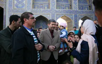 از دغدغه‌ گردشگران درباره زاینده‌رود تا اسکان شبانه در اصفهان