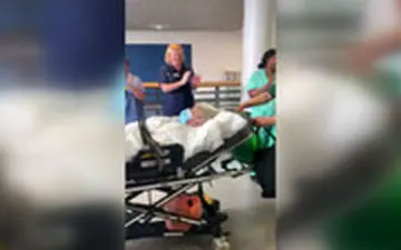 خروج بوریس جانسون از ICU با تشویق حضار!