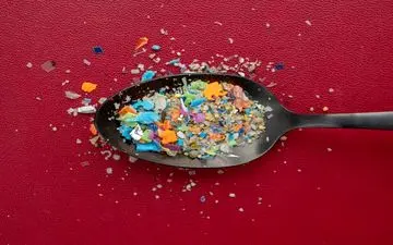 دانشمندان زنگ خطر را به‌صدا درآوردند: رابطه ترسناک بین غذاهای فراوری‌شده و اختلالات مغزی و روانی