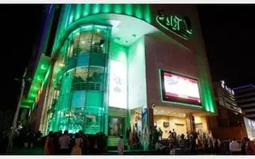 سقوط جوان 21 ساله از طبقه ششم سینما آزادی