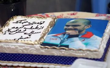 جشن تولد یوسف کرمی در پشت صحنه سریال نوروزی