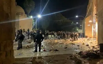 هجوم اشغالگران صهیونیست به مسجد الاقصی + فیلم