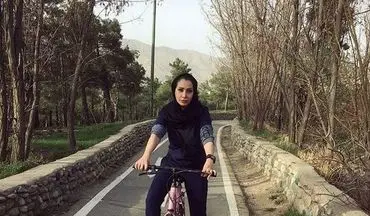 دوچرخه سواری گل ناز عباسی در چیتگر (عکس)