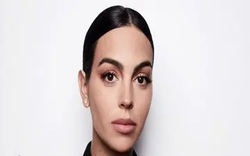 باز هم جورجینا در عربستان / نامزد رونالدو این بار با حجاب