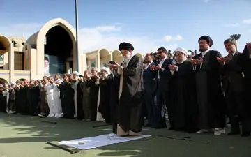 اقامه نماز عید سعید فطر تهران به امامت حضرت آیت الله خامنه‌ای