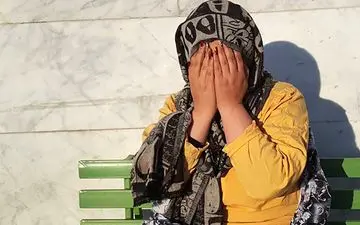 زن میانسال دانش آموزان مدرسه را به وحشت انداخت!