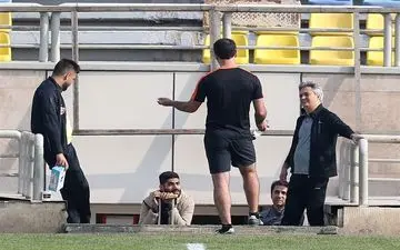 پزشک پرسپولیس: با شروع پاییز، شدت کرونا بیشتر می‌شود/ به جای تعطیلی لیگ ‌باید شیوه زندگی‌مان را اصلاح کنیم