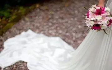  داماد وسط مراسم عروسی را ول کرد تا برای مشتری دیش نصب کند!