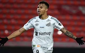 رقابت یوونتوس با میلان برای جذب مهاجم سانتوس