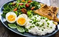 تخم‌مرغ پخته یا پنیر کاتیج؛ کدام‌یک گزینه سالم‌تری برای میان‌وعده است؟