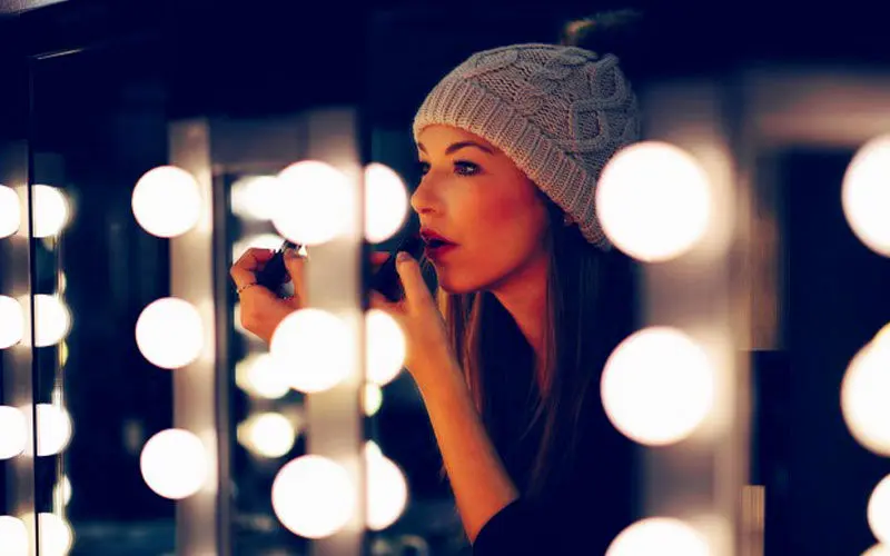 15 ترفند آرایشی جذاب برای کاهش خستگی صورت 1