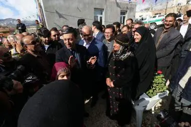 بازدید رئیس کمیته امداد کشور و  استاندار کرمانشاه از مناطق زلزله‌زده گهواره