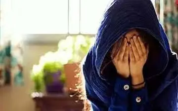 کدام پدر با دخترش این کار را میکند؟