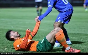 جنگ میانه میدان؛ نیمه اول مس رفسنجان و استقلال خوزستان گلی نداشت!
