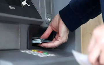 
پشت پرده کمبود اسکناس در دستگاه های خودپرداز / آیا پول نقد کمیاب شد ؟! 